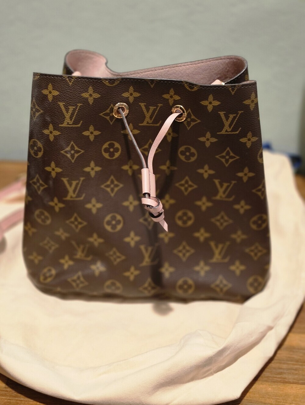 Louis Vuitton Neonoe Rose Poudre - Picture 3 of 9